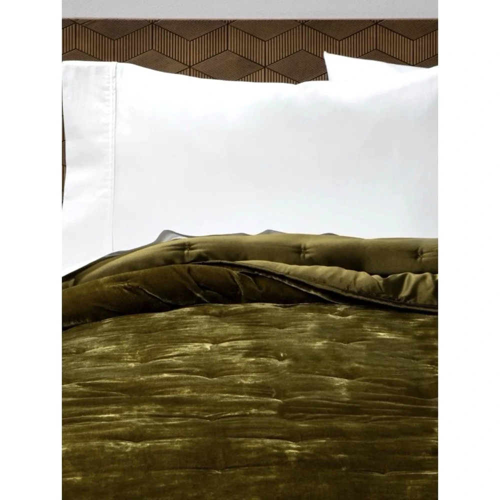 Opalhouse Crushed Velvet Tufted Bedding Comforter Moss Green SZ Queen